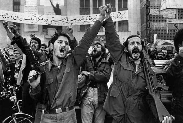 Ein Teil der Linken, besonders die moskautreue Tudeh-Partei, hat Khomeini beim Aufstieg zum absoluten Herrscher geholfen - Foto: Linke Revolutionäre Kurz nach dem Sieg der Revolution von 1979