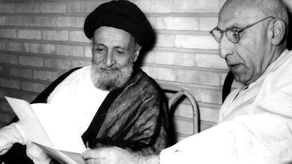 Ayatollah Kashani (li.) war erst Mossadeghs Verbündete, dann trennte er sich von dem demokratischen Politiker und lief zum Schah-Lager über