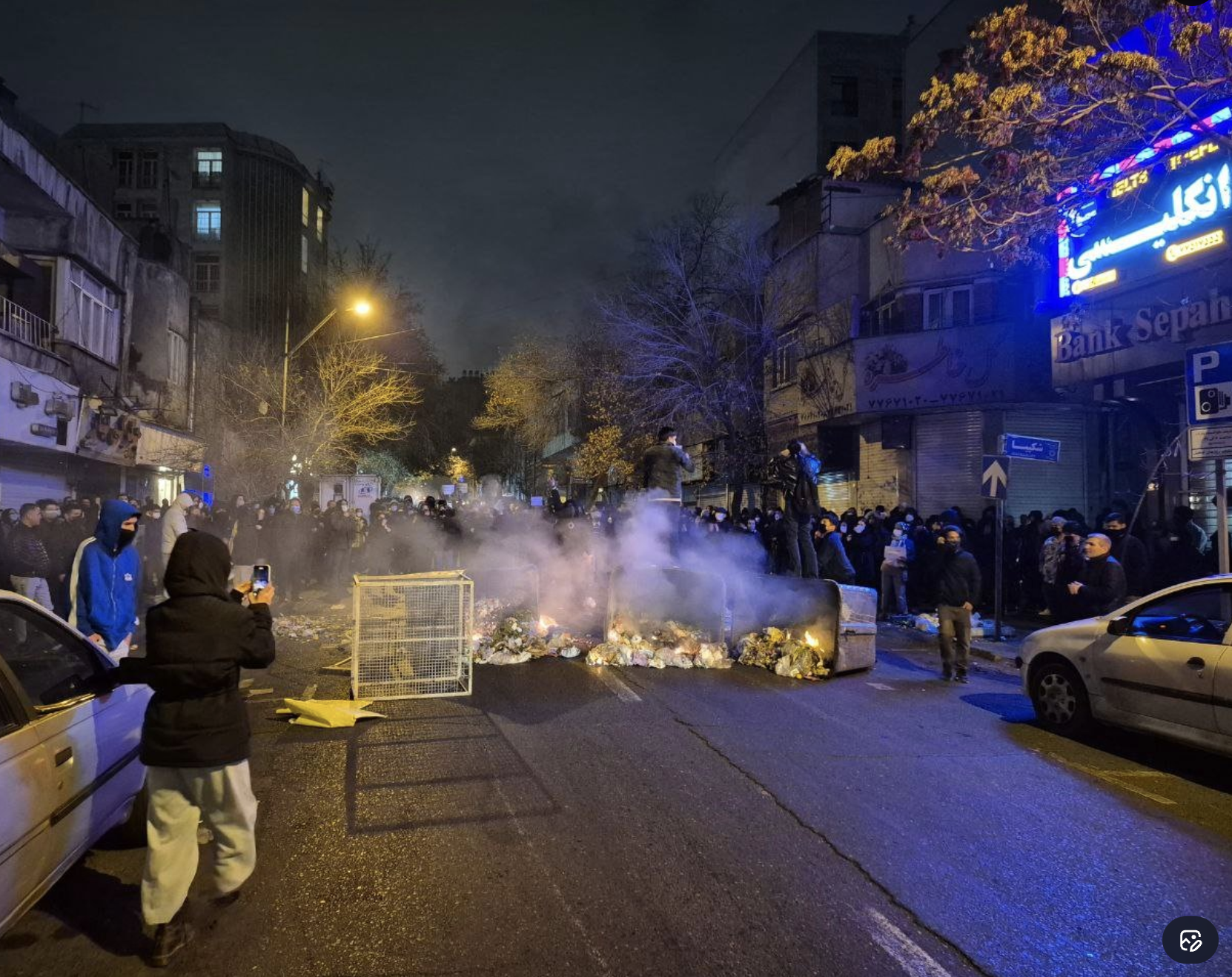 „Terroristen, Zerstörer, Trumps Vasallen“: Khameneis Sprache und die Folgen 