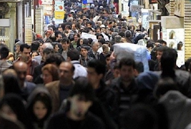 Viele Menschen in einem iranischen Basar