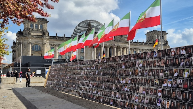 Protest der iranischen Monarchisten vor dem Reichstag - Foto: Yasmin Khalifa